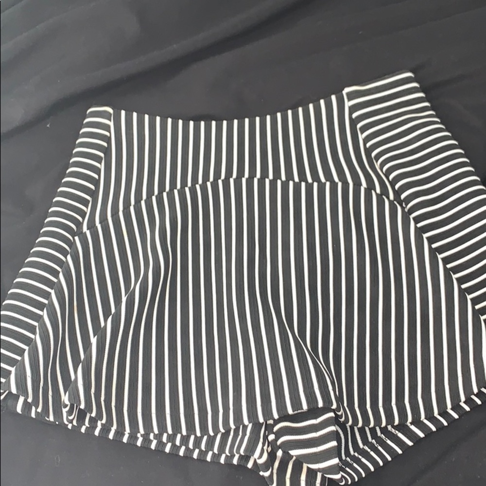 LF black and white skirt